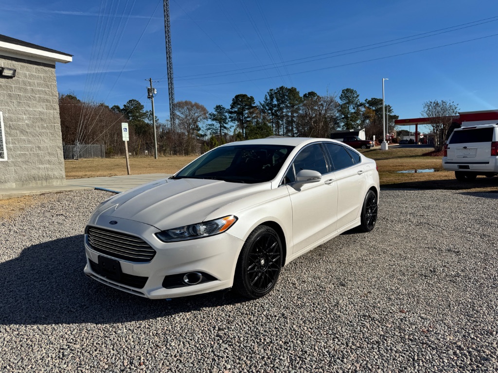 2015 Ford Fusion SE's photo