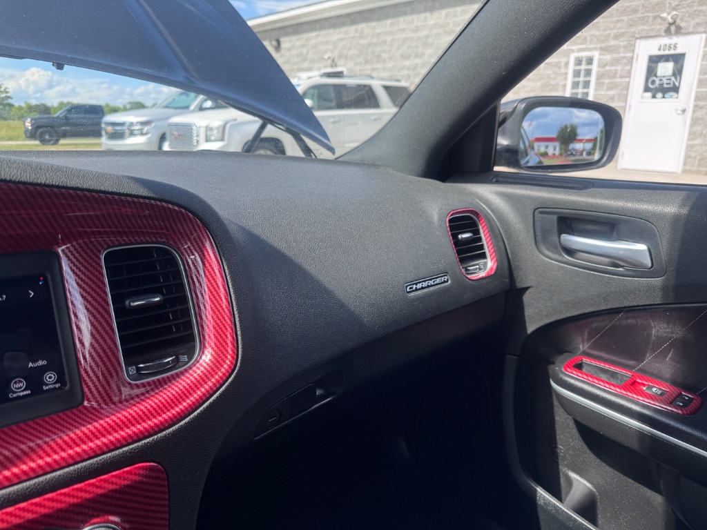 2022 Dodge Charger SXT - Photo 13
