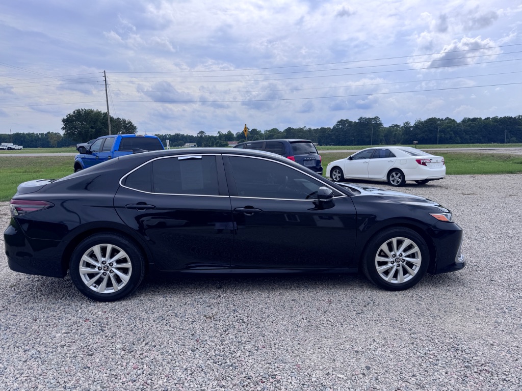 2023 Toyota Camry LE - Photo 9